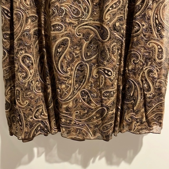 Avenue black brown tan floral paisley skirt. Size 22/24. - Picture 3 of 6